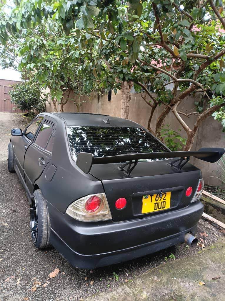 Magari Altezza 2002 lipo Dar es Salaam