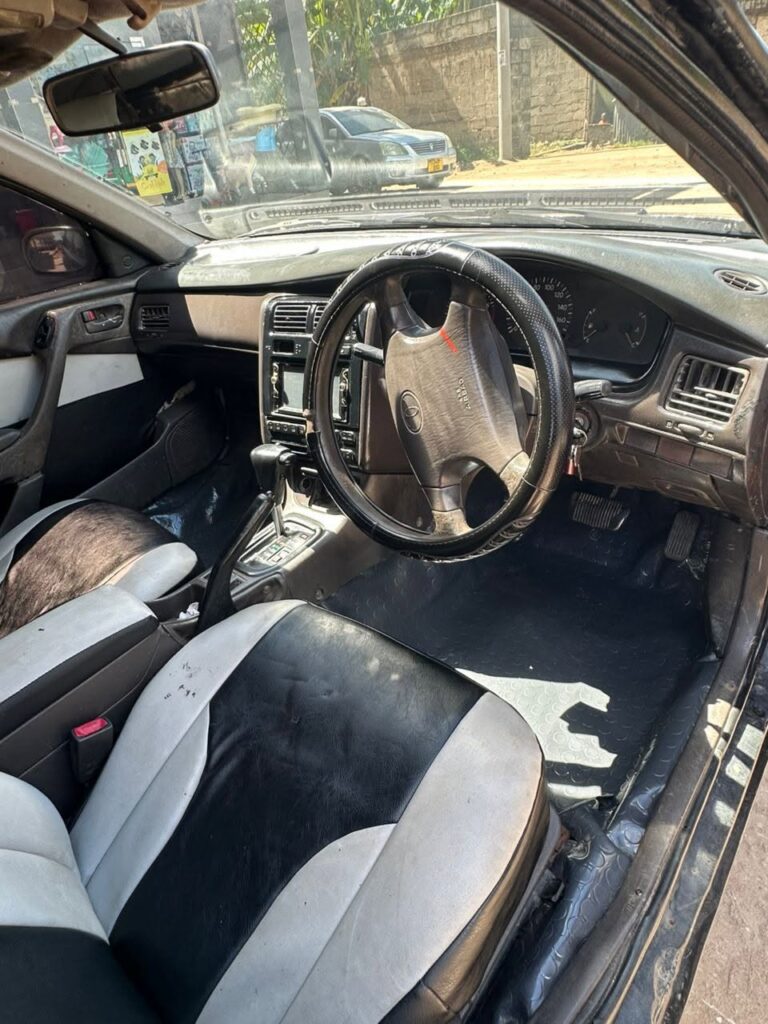 Toyota Carina bei poa sokoni Dar es Salaam Tanzania