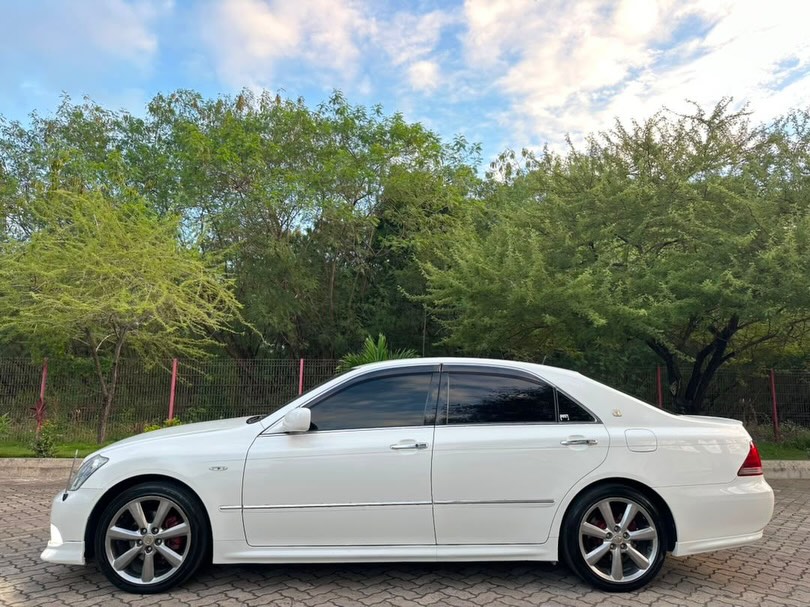 Buy Toyota Crown 2006 for Sale in Dar es Salaam