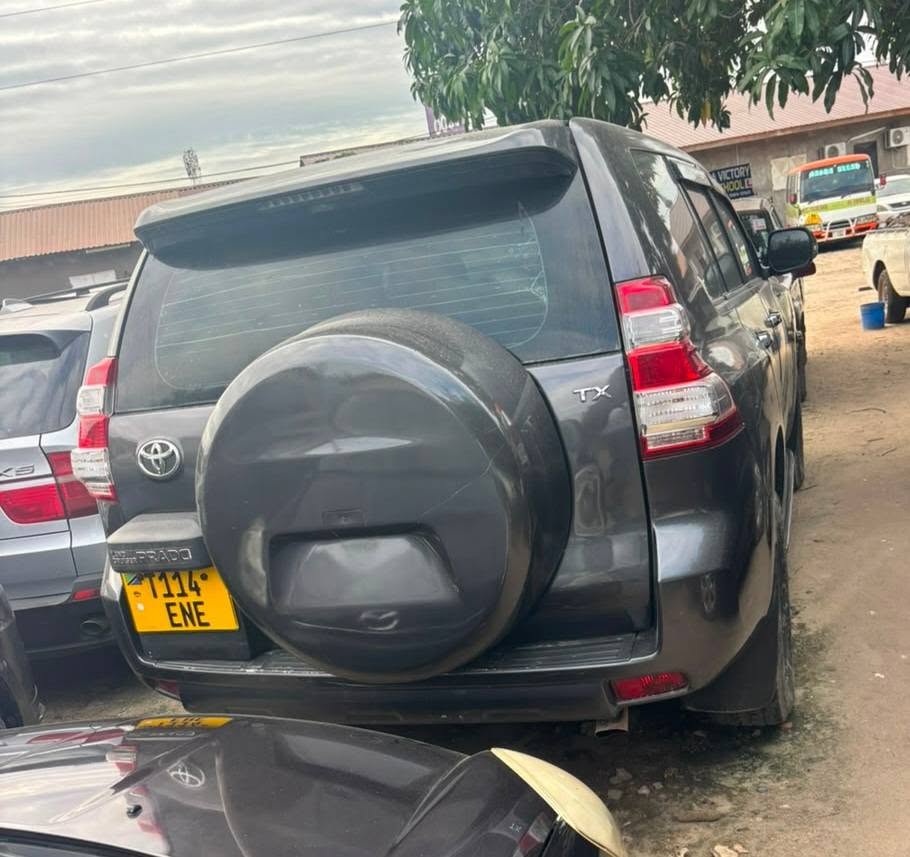 Magari Sokoni Toyota Land Cruiser Prado ya Bei Poa 2014