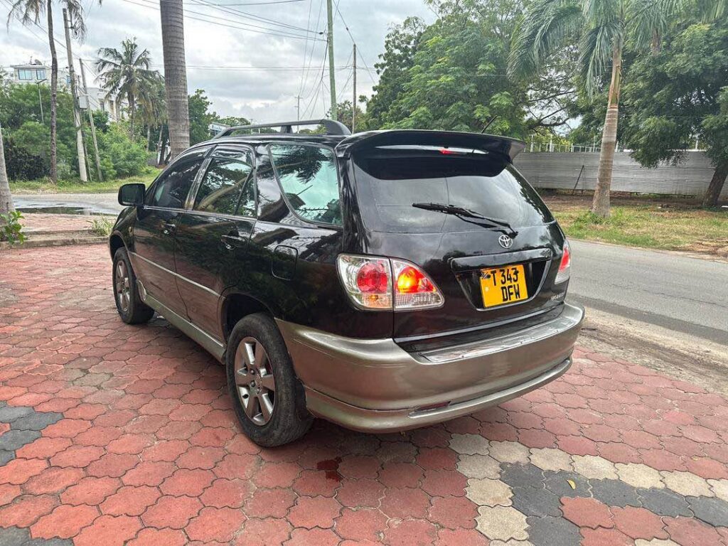 Toyota Harrier bei poa sokoni Dar es Salaam Tanzania
