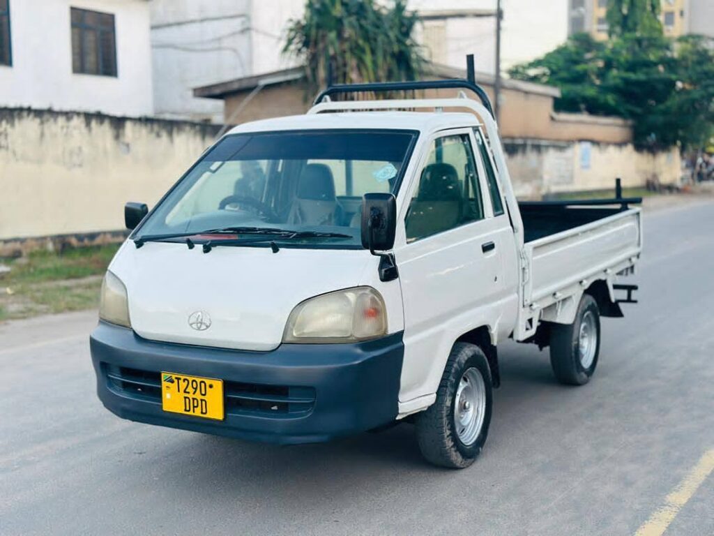 Toyota LiteAce Truck 2003 for Sale in Dar es Salaam