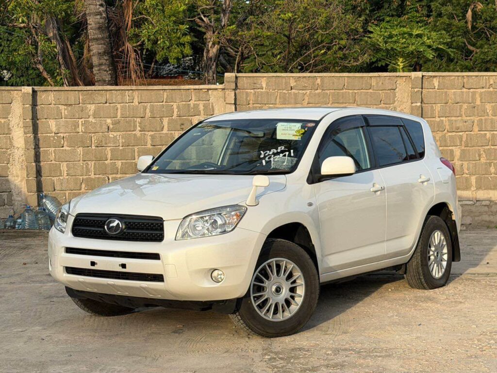 Toyota Rav4 bei poa sokoni Dar es Salaam Tanzania