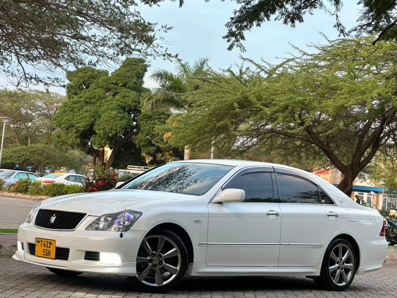 Buy Toyota Crown 2006 for Sale in Dar es Salaam