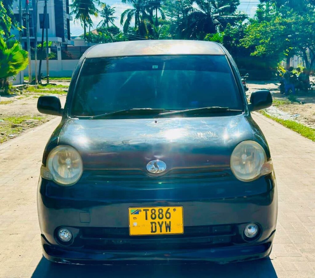 Magari Sokoni Toyota Sienta ya Bei Poa 2005