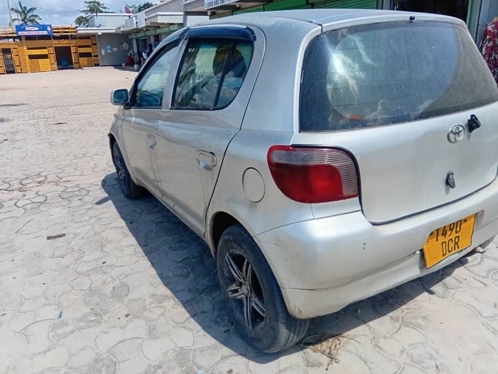 Magari Sokoni Toyota Vitz ya Bei Poa 2003