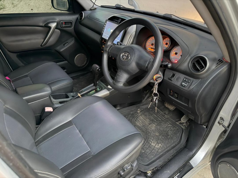 Toyota Rav4 bei poa sokoni Dar es Salaam Tanzania