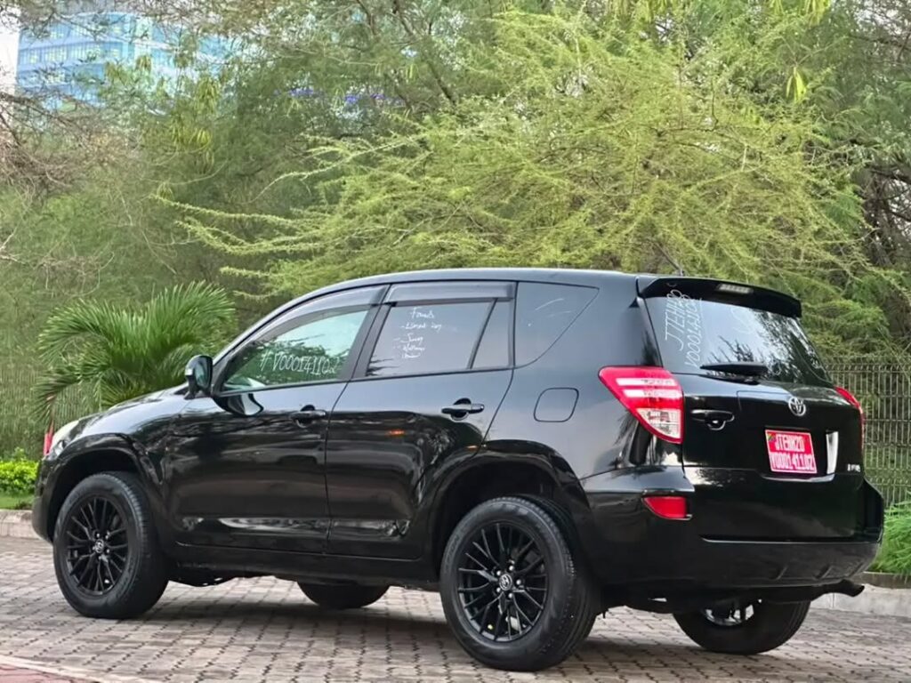 Toyota Rav4 bei poa sokoni Dar es Salaam Tanzania