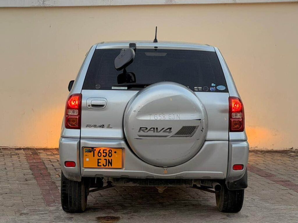 Toyota Rav4 bei poa sokoni Dar es Salaam Tanzania