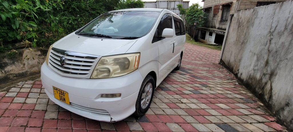 Magari Sokoni Toyota Alphard ya Bei Poa 2005