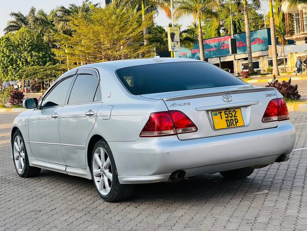 Toyota Crown 2005 Inauzwa Mwanza Tanzania
