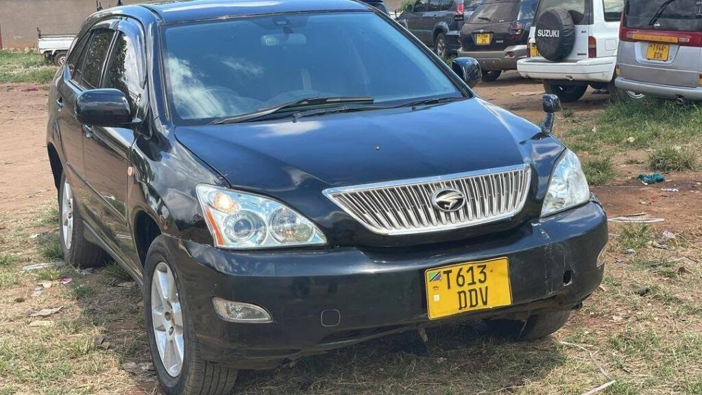 Magari Sokoni Toyota Harrier ya Bei Poa 2004
