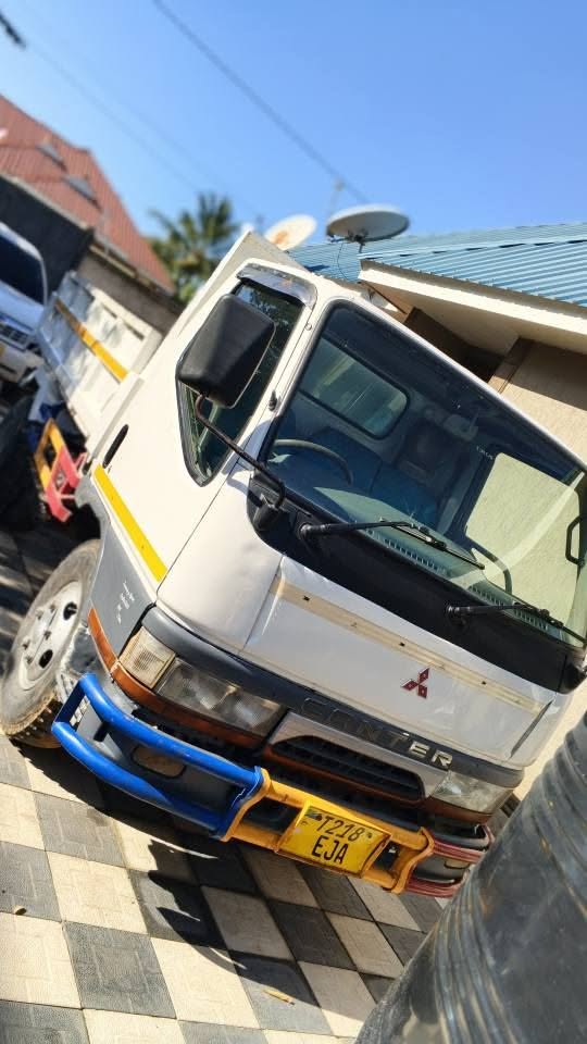 Magari Used Mitsubishi Canter 2000 Dar es Salaam Tanzania