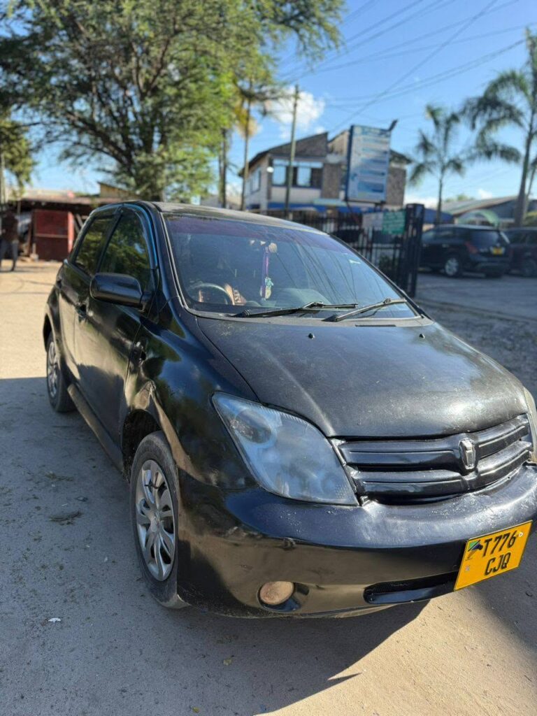 Toyota IST bei poa sokoni Dar es Salaam Tanzania