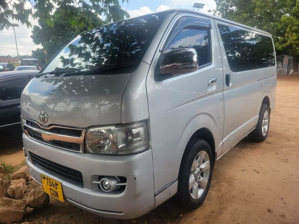 Toyota Hiace bei poa sokoni Dodoma Tanzania