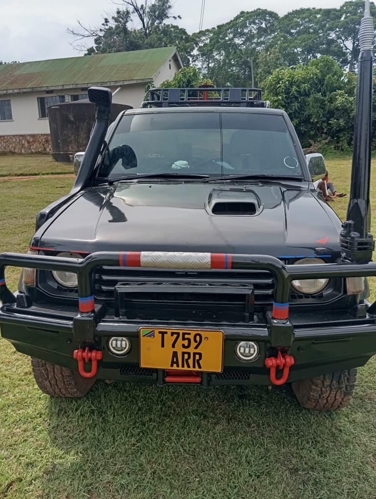 Magari Sokoni Mitsubishi Pajero ya Bei Poa 1996