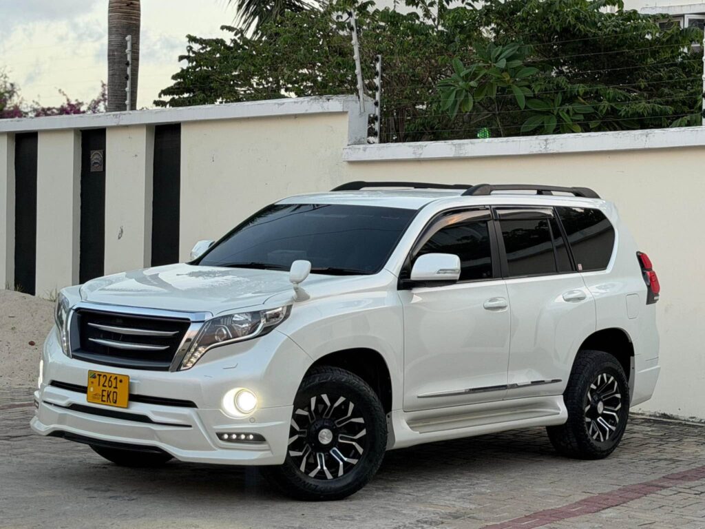 Magari Sokoni Toyota Land Cruiser Prado ya Bei Poa 2016