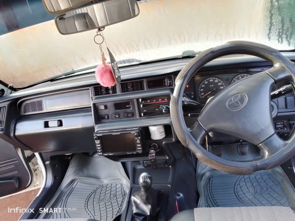 Magari Used Toyota Crown 2000 Njombe Tanzania