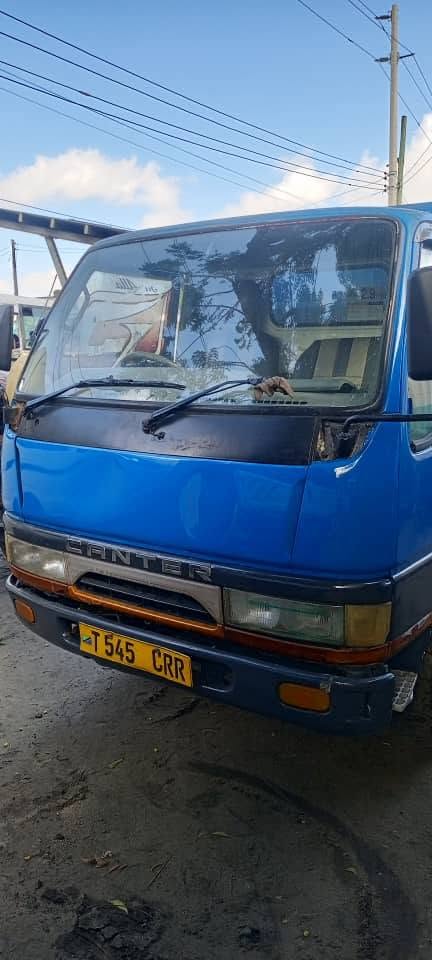 Magari Canter 2000 lipo Dar es Salaam