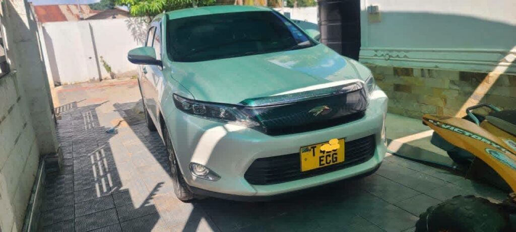 Magari Harrier 2015 lipo Dar es Salaam