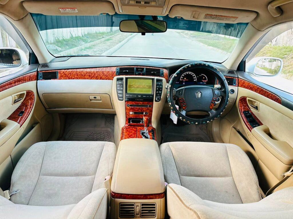 Buy Toyota Crown 2006 for Sale in Dar es Salaam