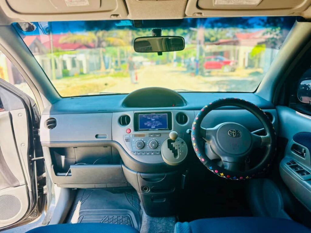 Toyota Sienta bei poa sokoni Dar es Salaam Tanzania