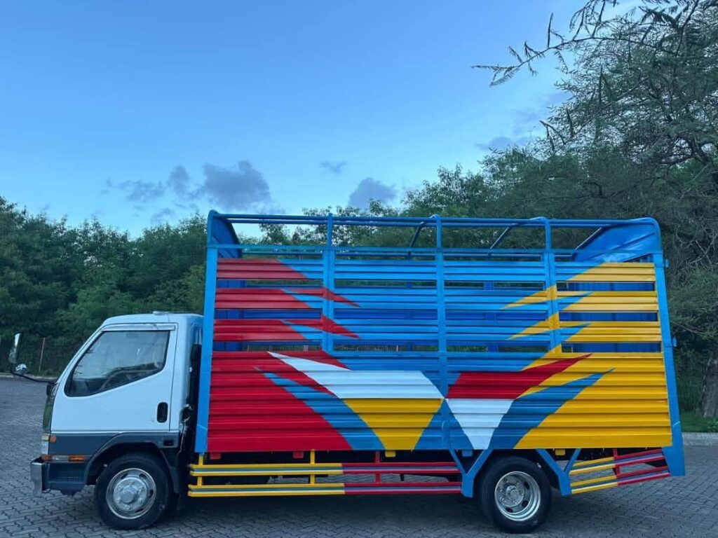 Magari Sokoni Mitsubishi Canter ya Bei Poa 1998