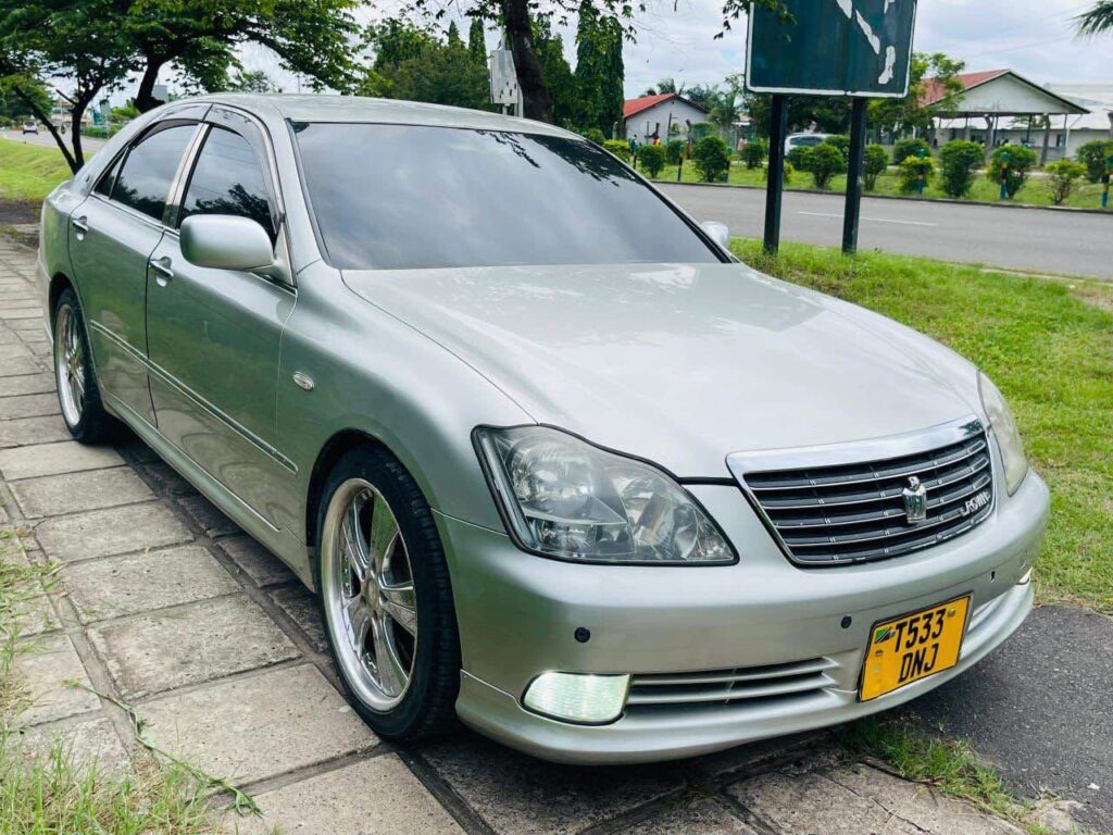 Buy Toyota Crown 2005 for Sale in Dar es Salaam
