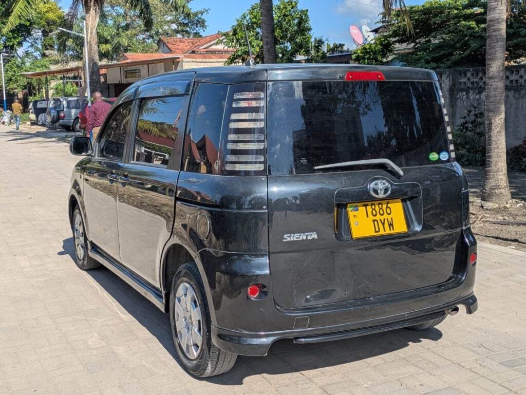 Toyota Sienta bei poa sokoni Dar es Salaam Tanzania