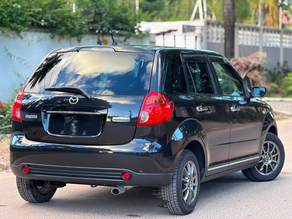 Mazda Verisa 2005 Inauzwa Dar es Salaam Tanzania