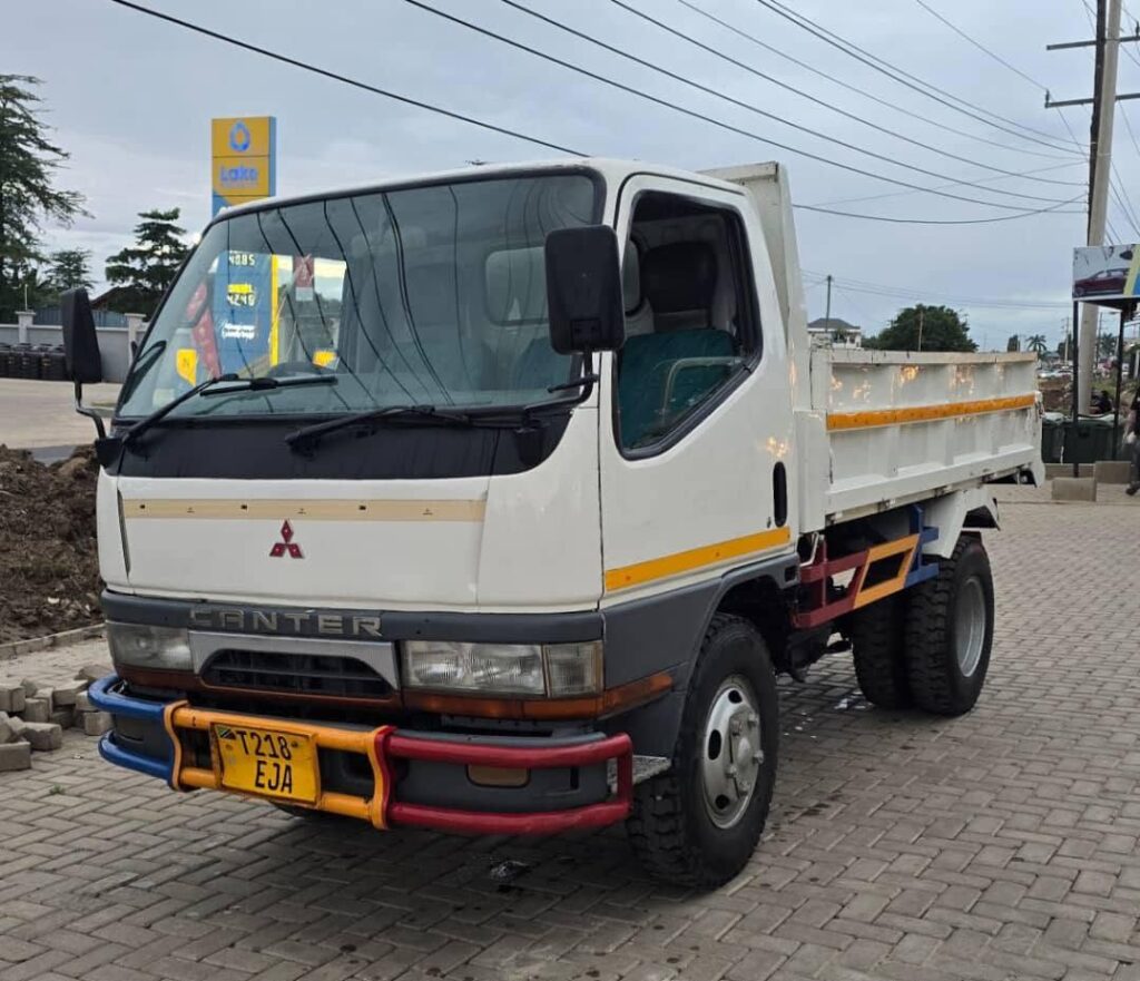Magari Canter 2003 lipo Dar es Salaam