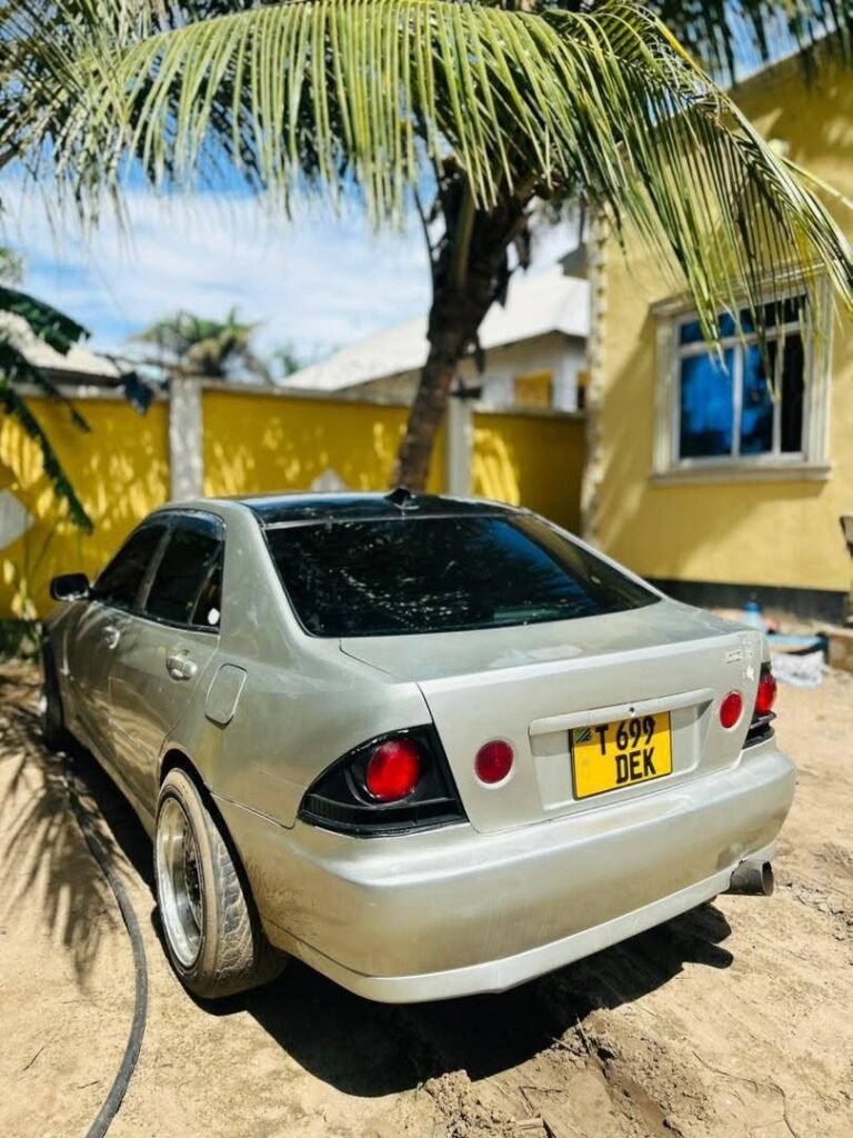Toyota Altezza 2002 for Sale in Dar es Salaam