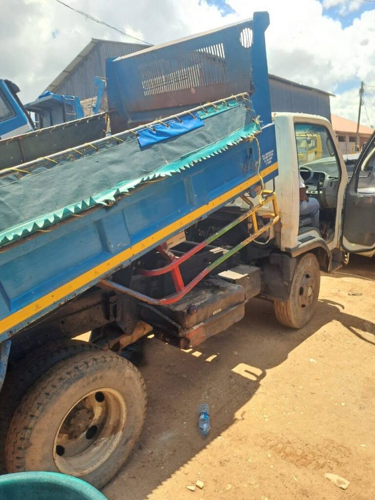 Magari Used Mitsubishi Canter 2000 Dar es Salaam Tanzania