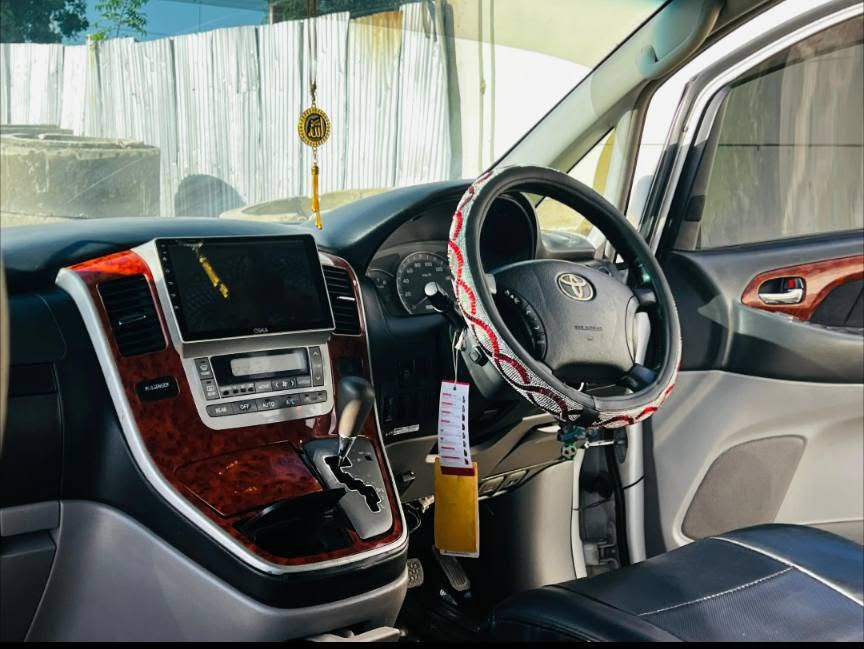 Toyota Alphard 2006 for Sale in Dar es Salaam