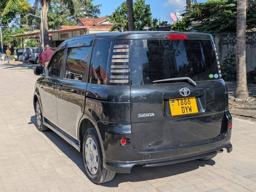 Magari Sienta 2005 lipo Dar es Salaam
