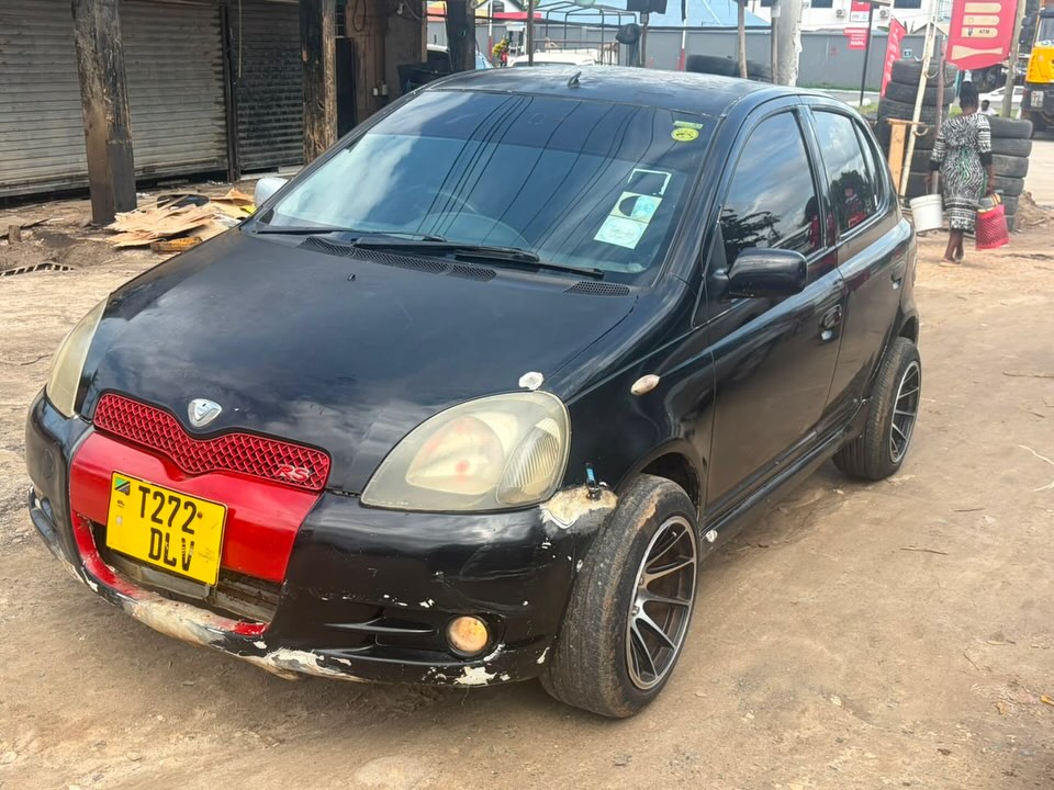 Magari Vitz 2003 lipo Dar es Salaam
