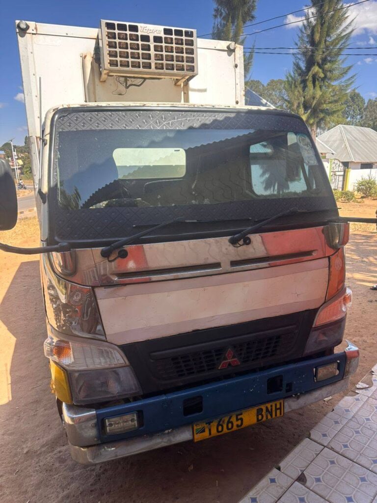 Price Mitsubishi Canter 2010 for Sale in Dar es Salaam