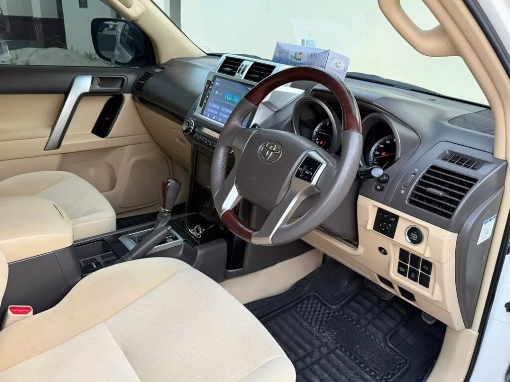 Magari Land Cruiser Prado 2016 lipo Dar es Salaam