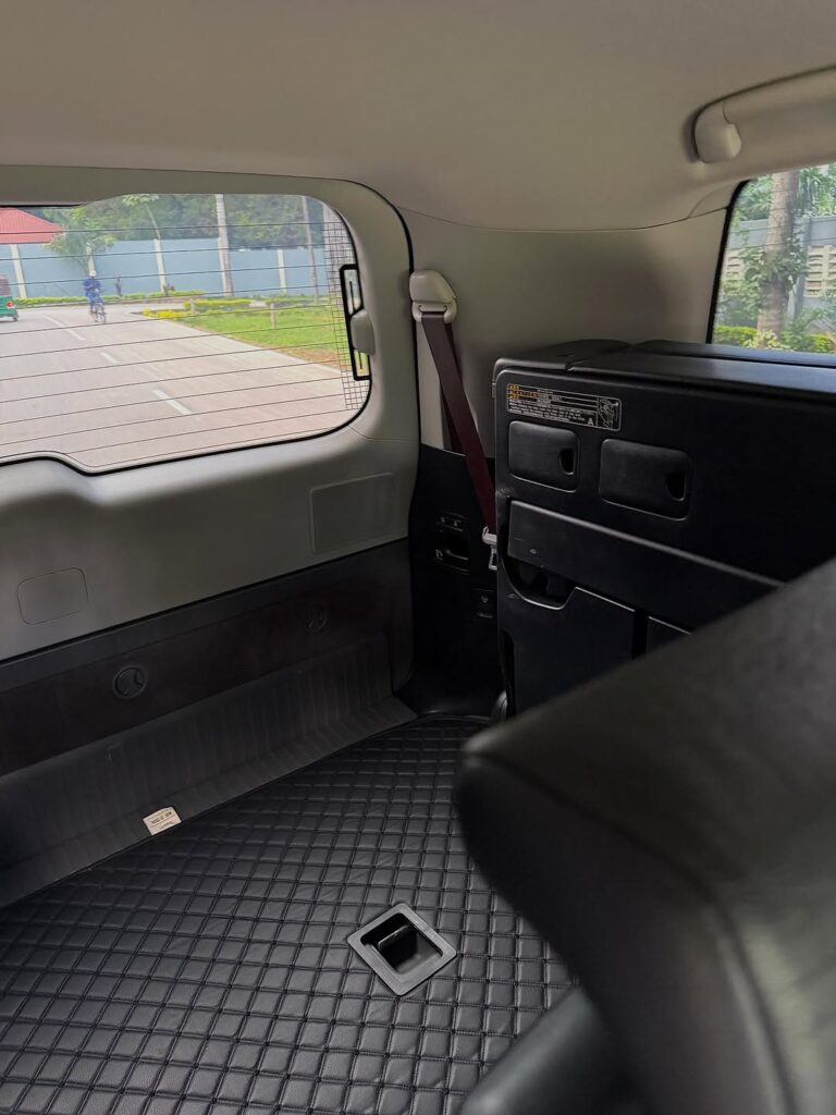 Toyota Land Cruiser V8 2012 Inauzwa Dar es Salaam Tanzania