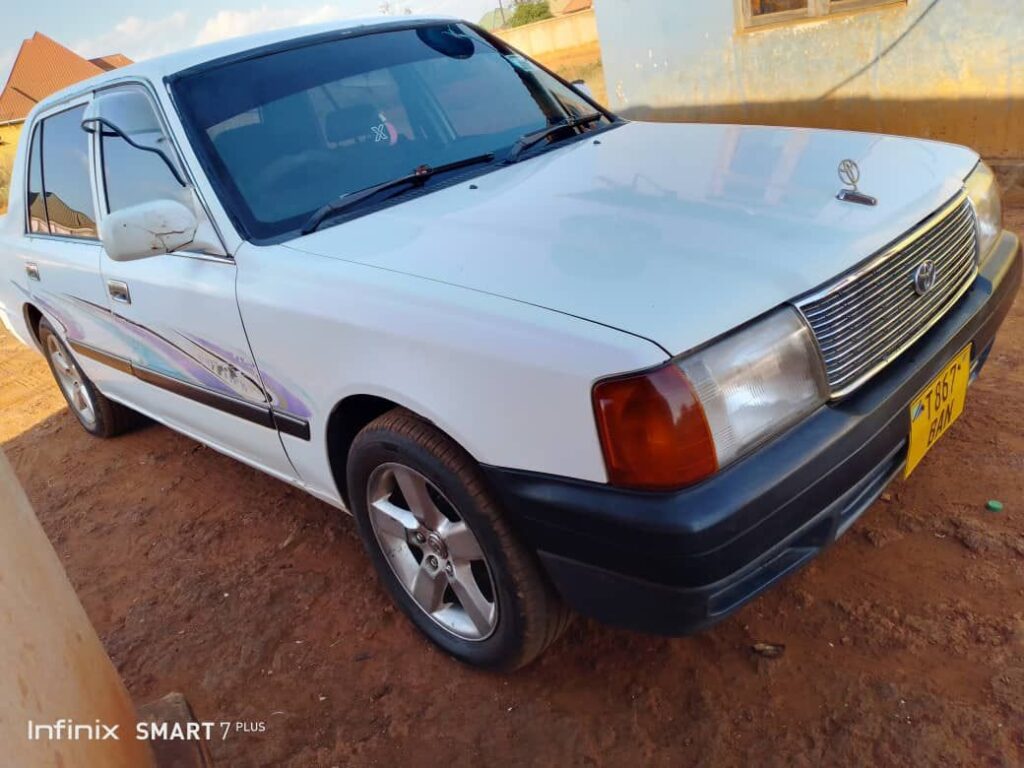 Toyota Crown bei poa sokoni Njombe Tanzania