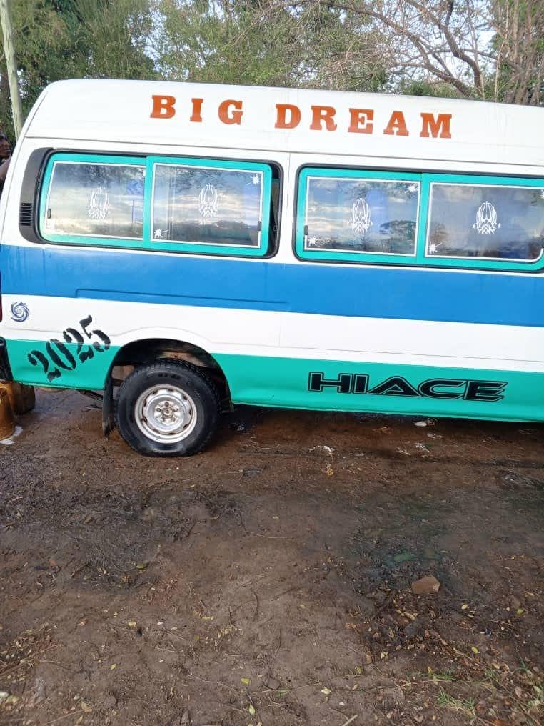 Magari Sokoni Toyota Hiace ya Bei Poa 2000