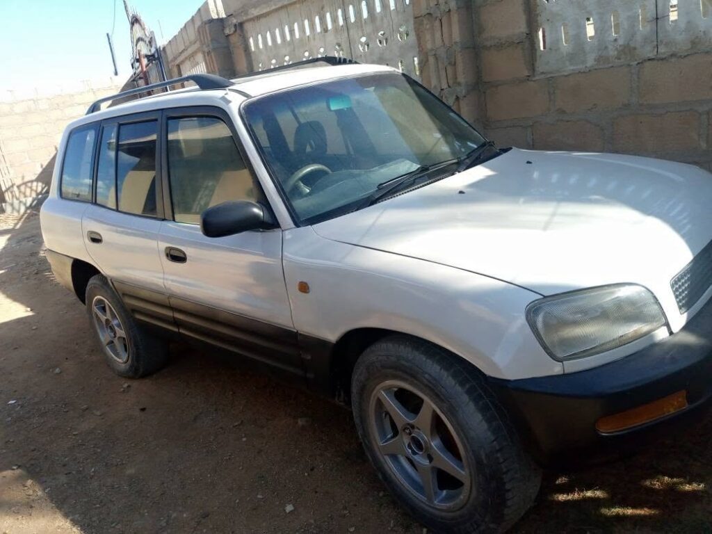 Magari Sokoni Toyota Rav4 ya Bei Poa 1996