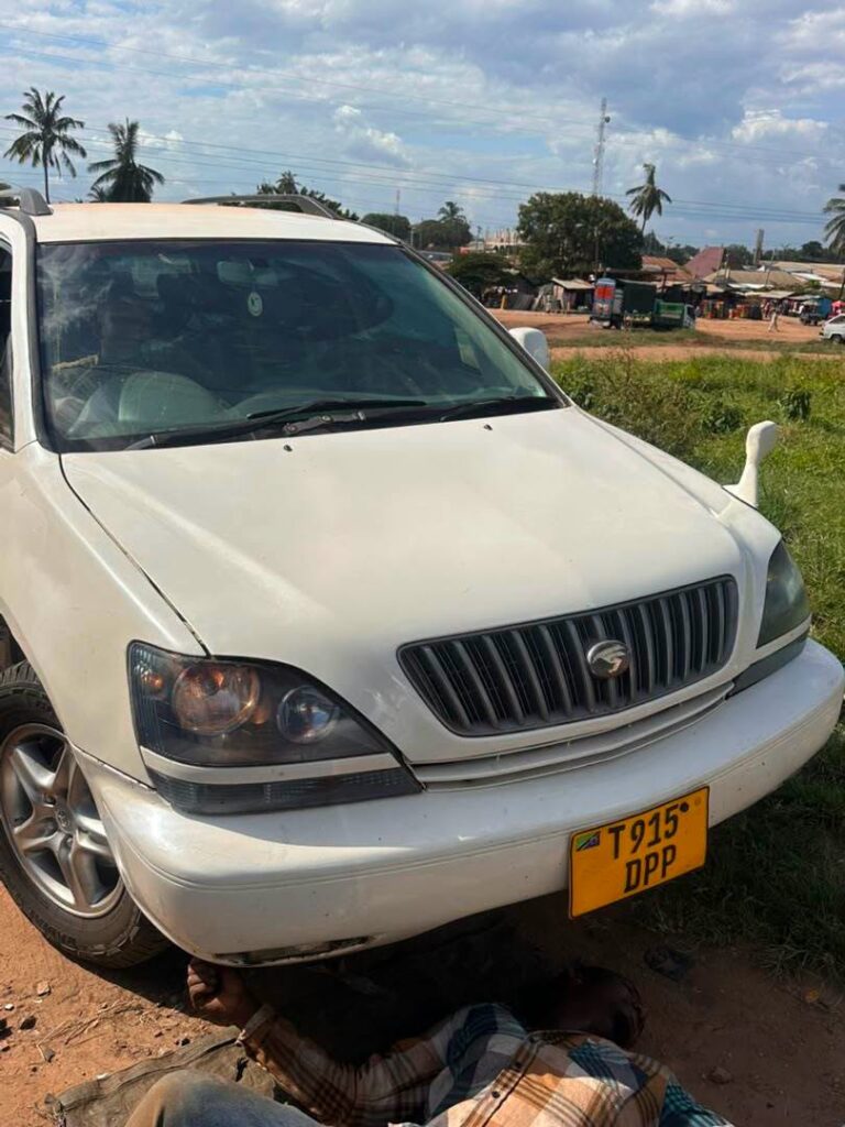 Price Toyota Harrier 2000 for Sale in Dar es Salaam