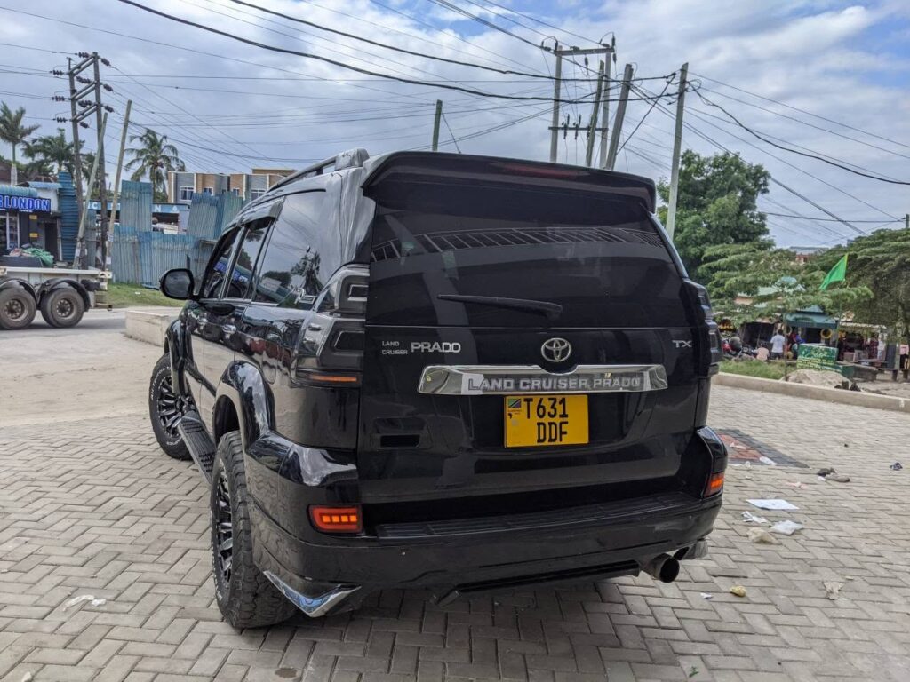Magari Land Cruiser Prado 2007 lipo Dar es Salaam