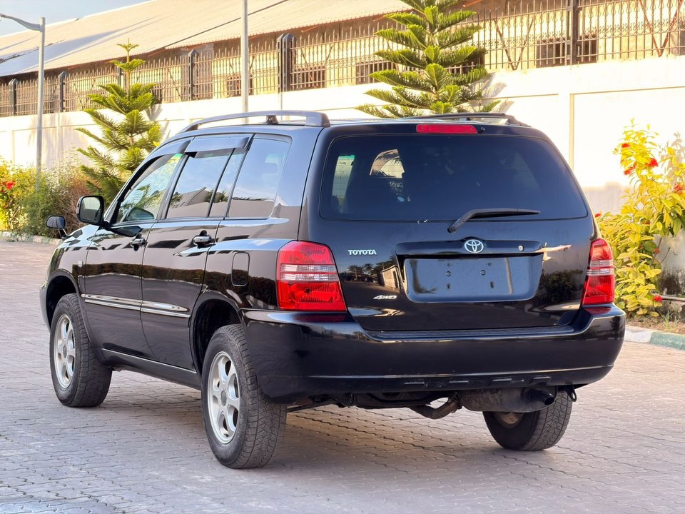 Magari Sokoni Toyota Kluger ya Bei Poa 2001