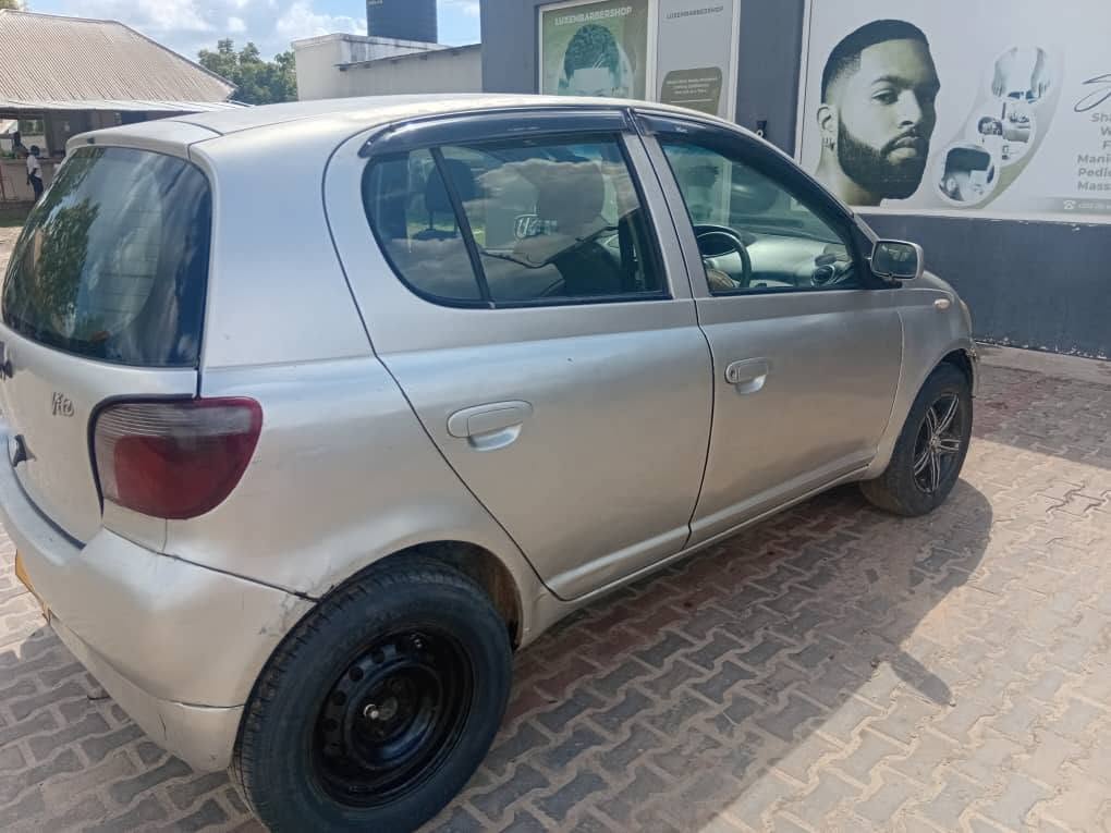 Magari Vitz 2003 lipo Dar es Salaam