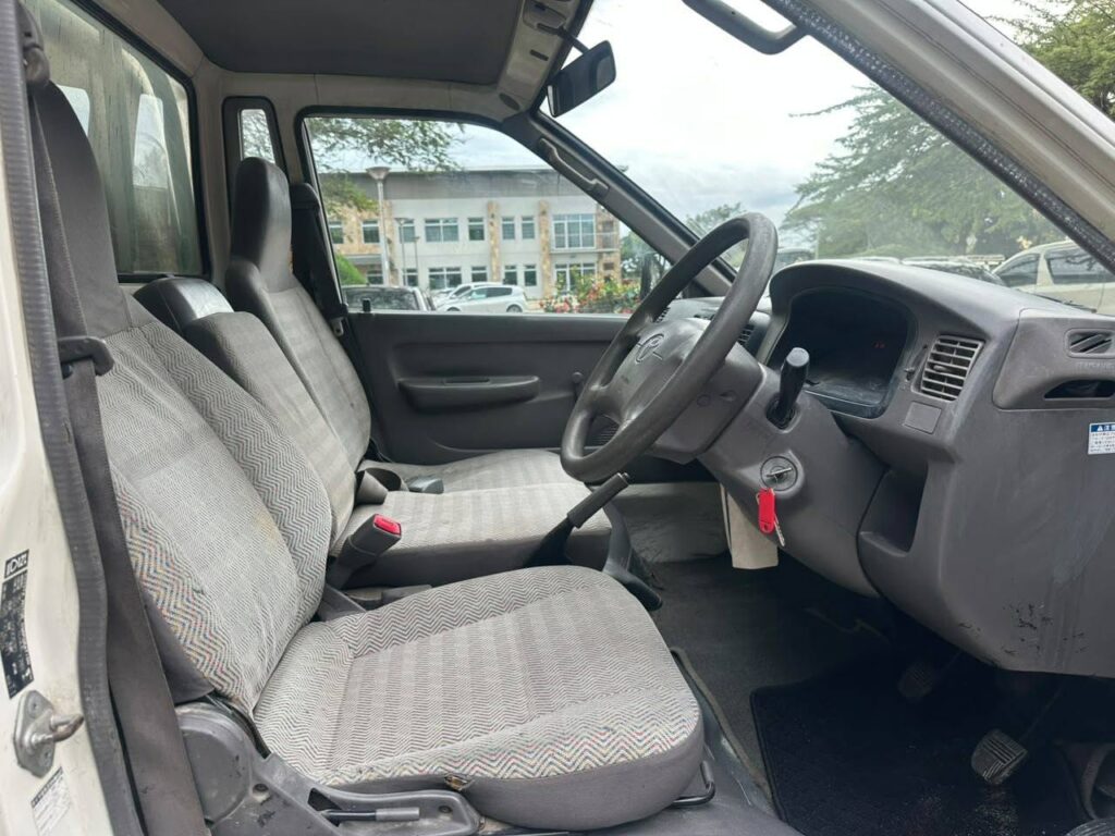 Toyota TownAce bei poa sokoni Dar es Salaam Tanzania