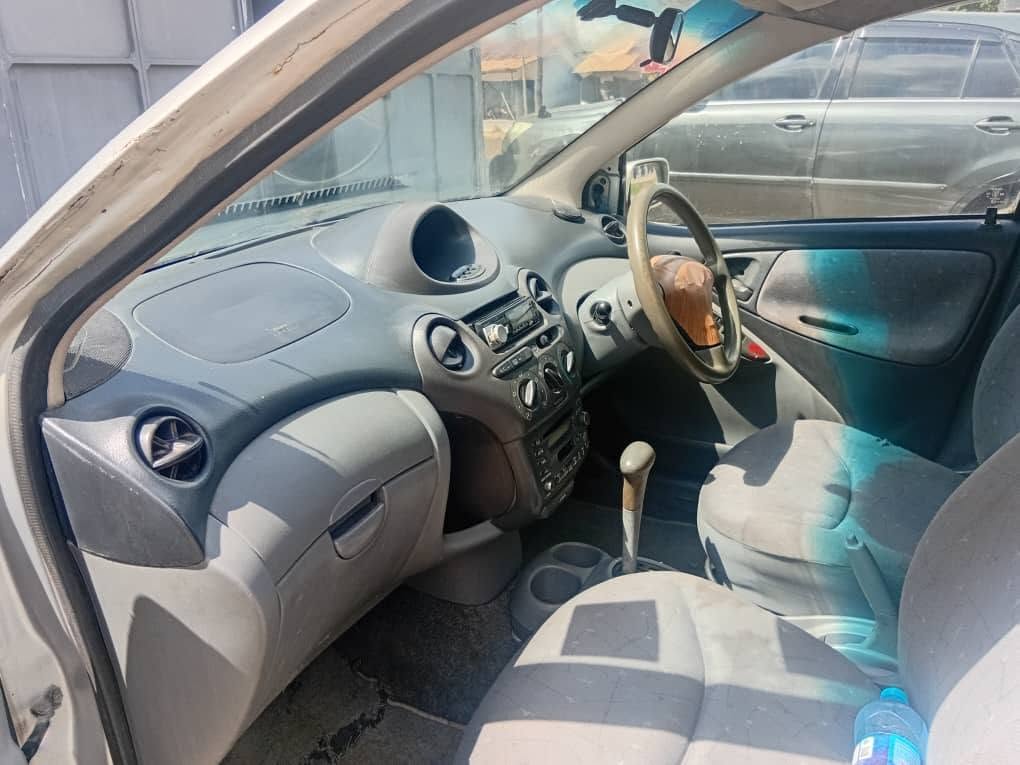 Toyota Vitz bei poa sokoni Dar es Salaam Tanzania