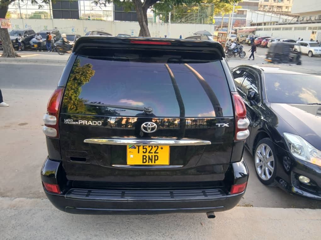 Magari Land Cruiser Prado 2006 lipo Dar es Salaam
