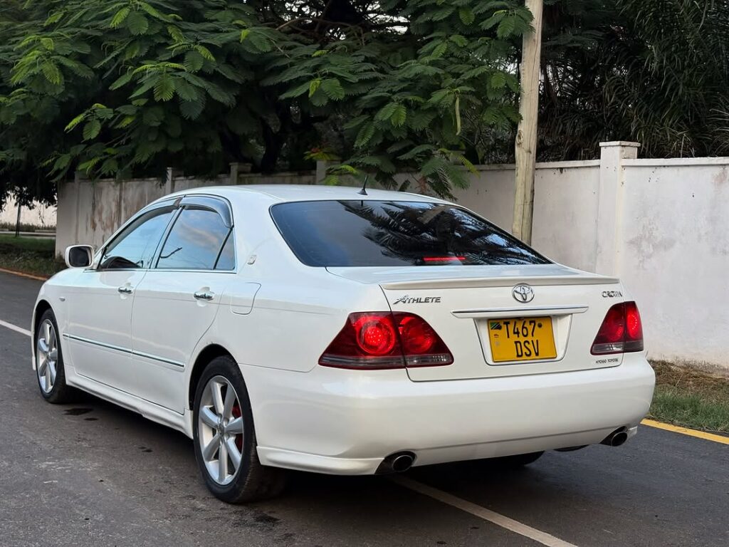 Used Toyota Crown 2005 for Sale in Dar es Salaam